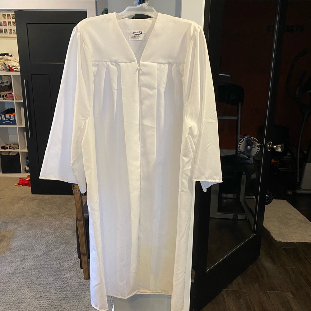 Jostens White Graduation gown
